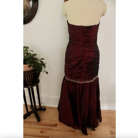 2000's Y2K Tony Bowles Burgundy Taffeta Beaded Mermaid Cut Ruched Bodice Evening - Picture 2 of 6